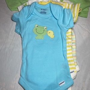 NWOT- 5 Pack of Gerber Onesies, 0-3mo